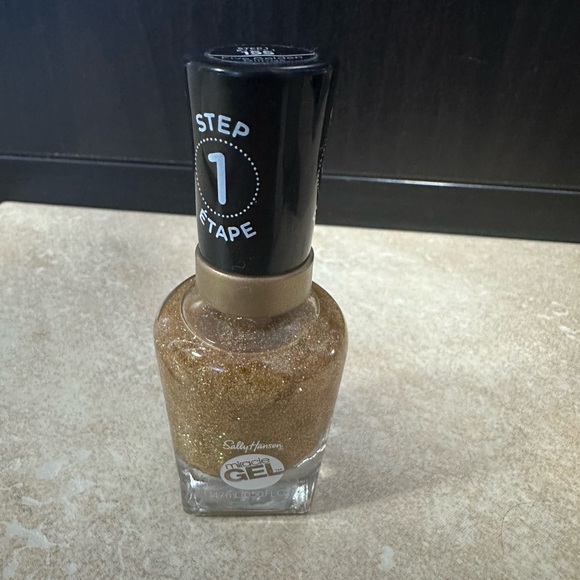 Sally Hansen Miracle Gel - 5 for $25 for items marked with ⭐️ - Picture 4 of 4